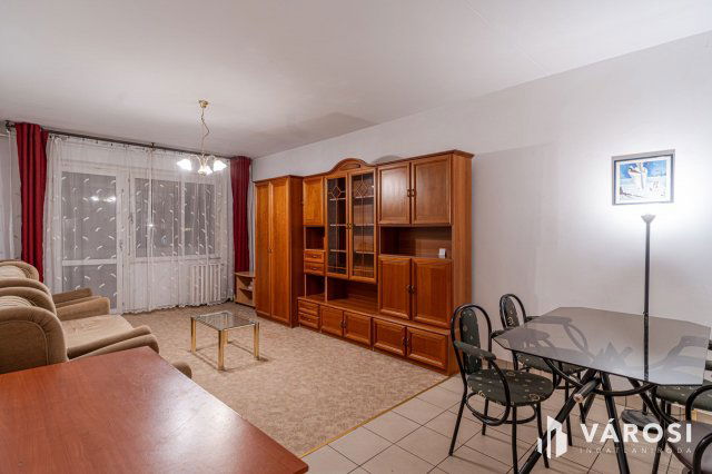 Eladó panellakás, Szegeden 43.99 M Ft, 2 szobás