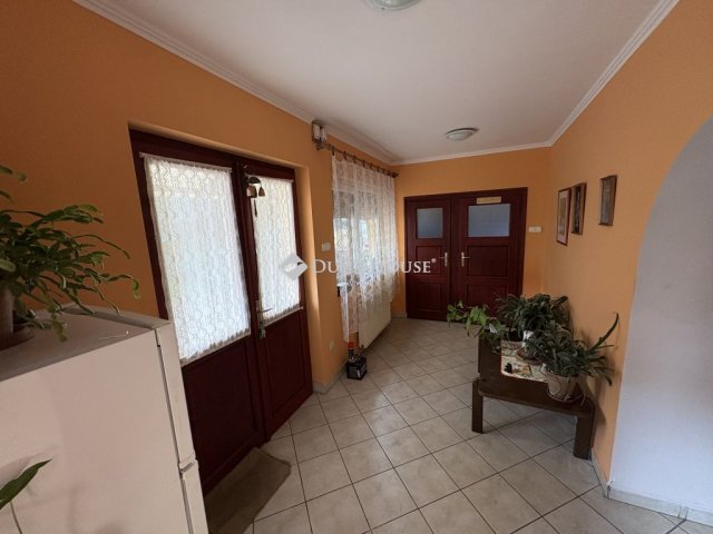 Eladó családi ház, Esztergomban 58.9 M Ft, 2 szobás