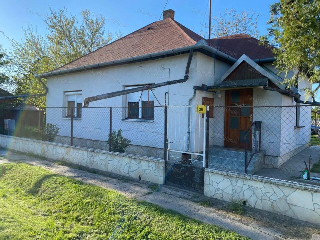 Eladó családi ház, Tiszaföldváron 35 M Ft, 3 szobás