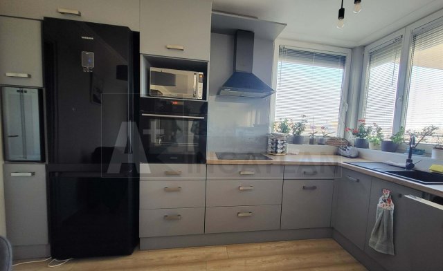 Eladó téglalakás, Szegeden 93.9 M Ft, 4 szobás