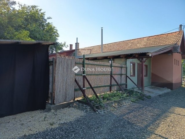 Eladó családi ház, Bugyin 125 M Ft, 1 szobás