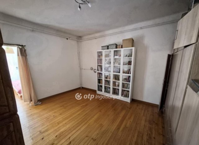 Eladó családi ház, Ercsiben 62.5 M Ft, 4 szobás