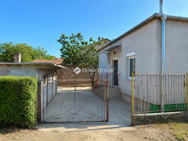 Eladó családi ház, Mogyoródon 80 M Ft, 3 szobás