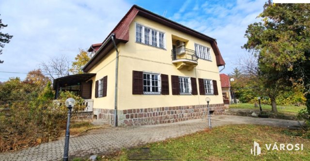 Eladó családi ház, Szentendrén 360 M Ft, 6+1 szobás