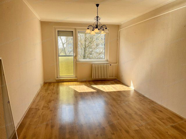 Kiadó panellakás, albérlet, Tatabányán 160 E Ft / hó, 2 szobás