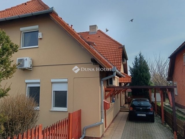 Eladó ikerház, Pécsett 118 M Ft, 6 szobás / költözzbe.hu