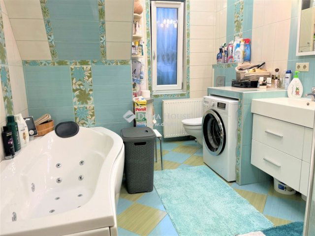 Eladó üzlethelyiség, Győrött 381 M Ft / költözzbe.hu