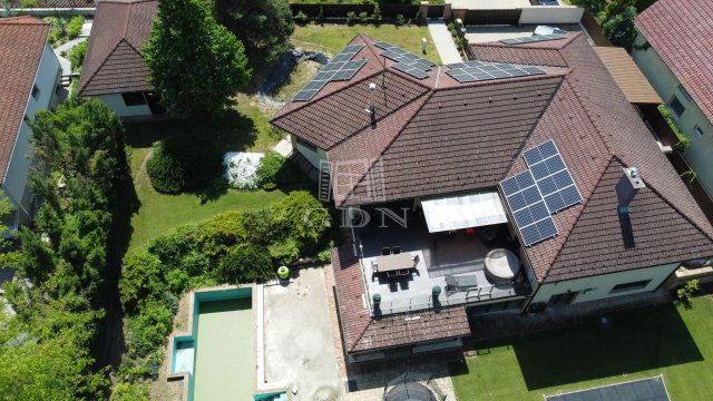 Eladó családi ház, Veresegyházon 228.8 M Ft, 5+2 szobás