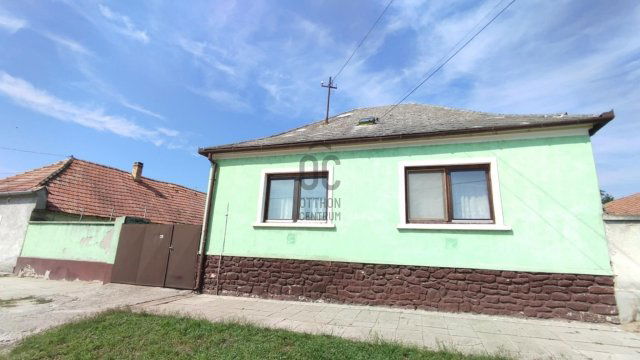 Eladó családi ház, Devecseren 29.49 M Ft, 4 szobás