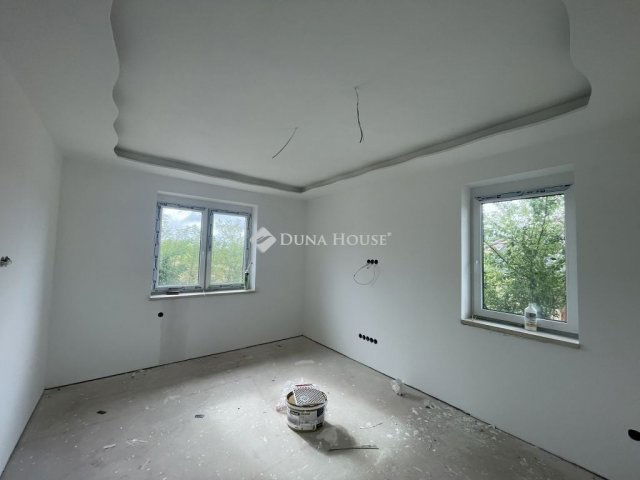 Eladó családi ház, Szadán 265 M Ft, 6 szobás