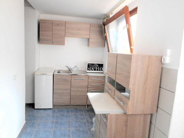 Eladó téglalakás, Budapesten, XX. kerületben, Határ úton