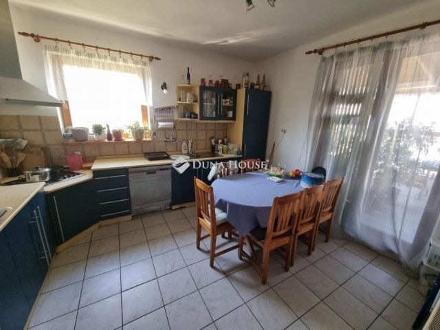 Eladó családi ház, Szigetszentmiklóson 98.9 M Ft, 5 szobás