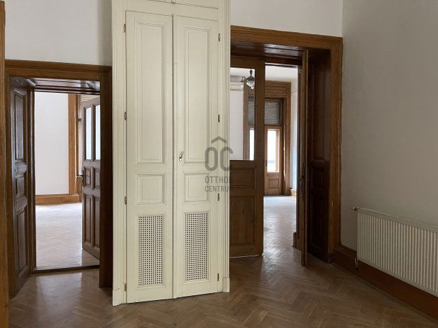 Eladó téglalakás, Budapesten, VI. kerületben 169 M Ft, 5 szobás