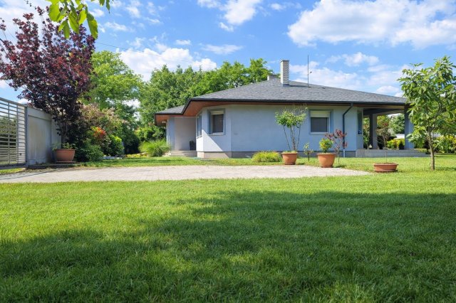 Eladó családi ház, Ráckevén 220 M Ft, 7 szobás