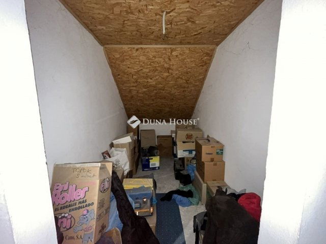 Eladó családi ház, Pécsett 69 M Ft, 5 szobás