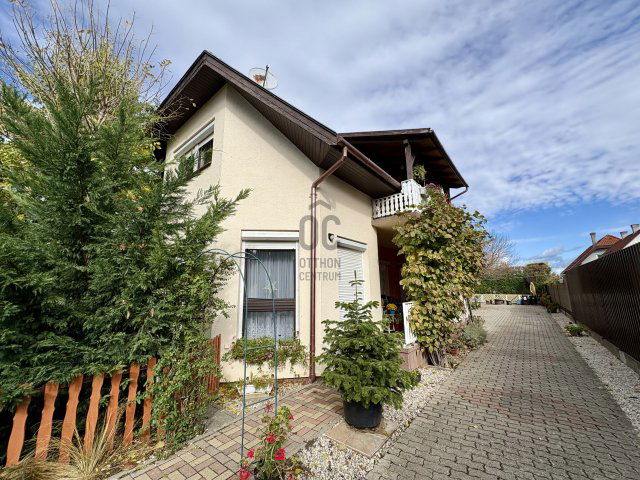 Eladó családi ház, Siófokon 99.9 M Ft, 7 szobás