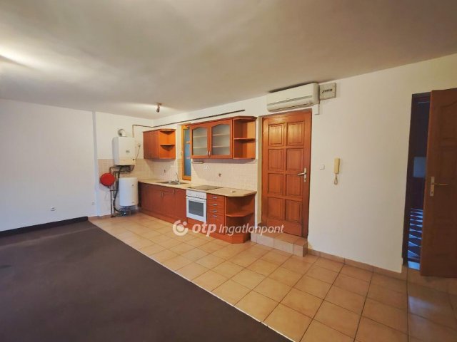 Eladó sorház, Szolnokon 505.9 M Ft, 16 szobás