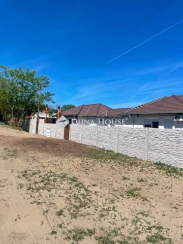 Eladó családi ház, Monorierdőn 125 M Ft, 5 szobás