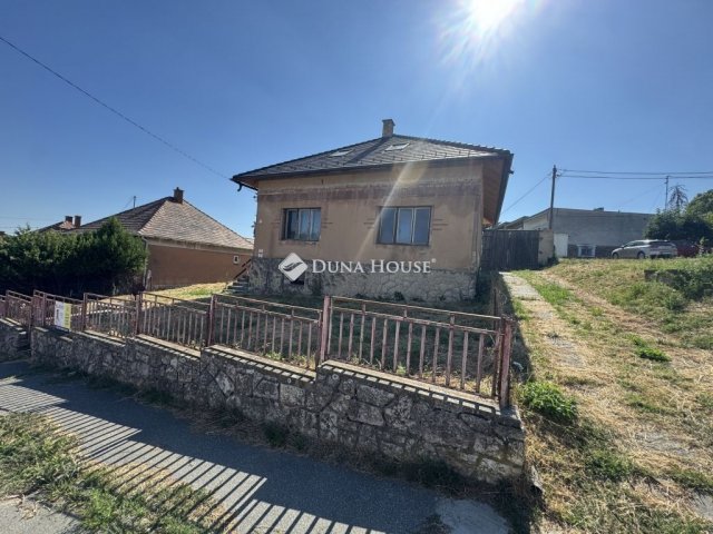 Eladó családi ház, Pécsváradon 46.5 M Ft, 2 szobás