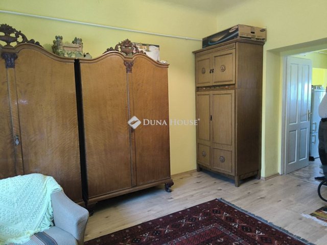 Eladó téglalakás, Győrött 53.5 M Ft, 2 szobás