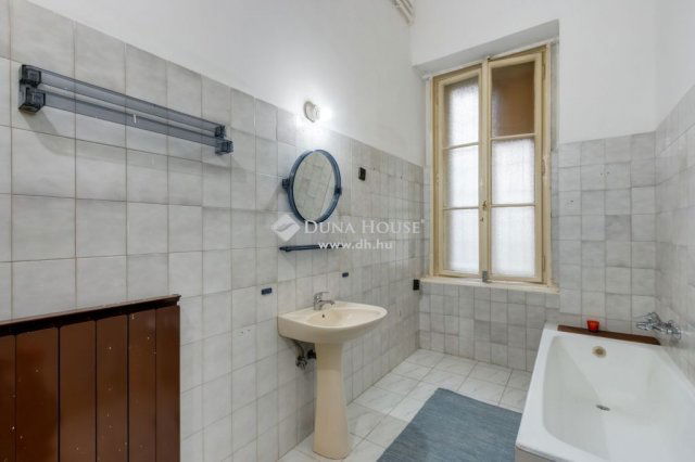 Eladó téglalakás, Budapesten, V. kerületben 169 M Ft, 10 szobás