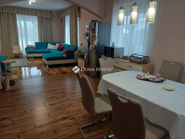 Eladó családi ház, Szirmabesenyőn 118 M Ft, 6 szobás