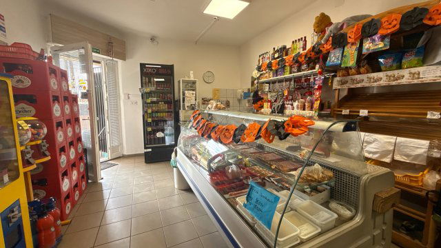 Eladó üzlethelyiség, Gyöngyösön 62 M Ft, 3 szobás