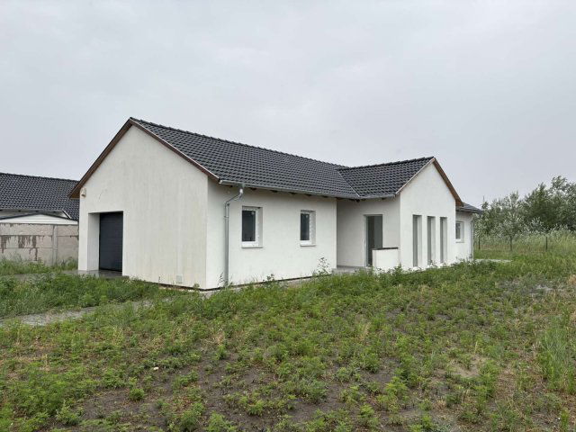 Eladó családi ház, Ráckevén 86.9 M Ft, 5 szobás