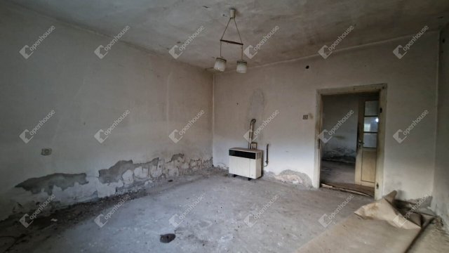 Eladó családi ház, Csépen 14.9 M Ft, 1 szobás