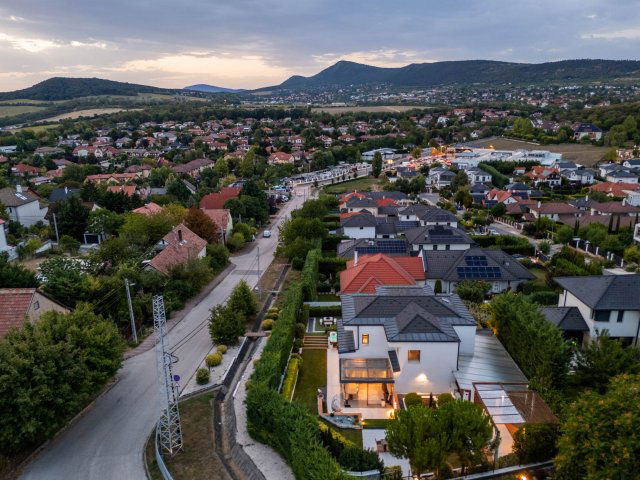 Eladó családi ház, Ürömön 350 M Ft, 5 szobás