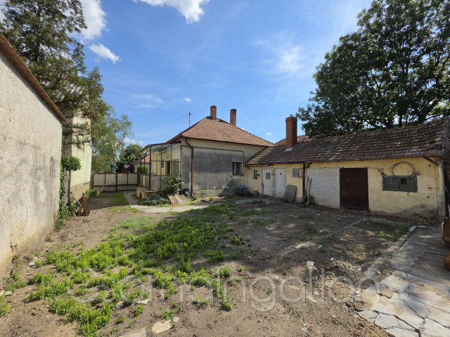 Eladó családi ház, Csornán 31.5 M Ft, 2 szobás