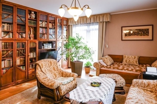 Eladó családi ház, Pécsett 178 M Ft, 7 szobás