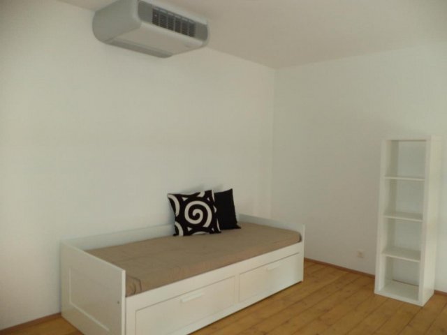 Kiadó téglalakás, albérlet, Pécsett 120 E Ft / hó, 1 szobás