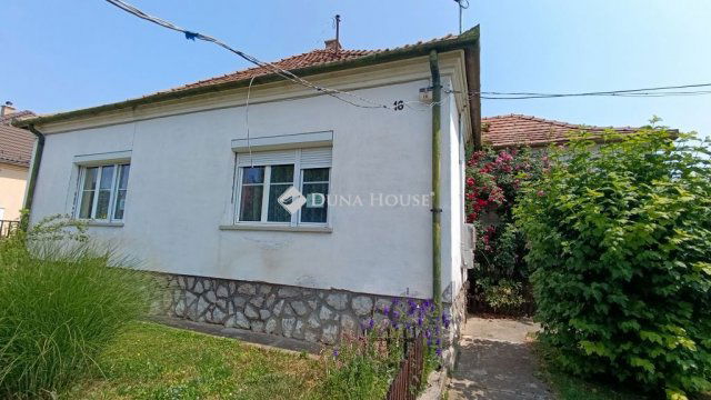 Eladó családi ház, Bólyban, Szegfű utcában 58 M Ft, 6 szobás
