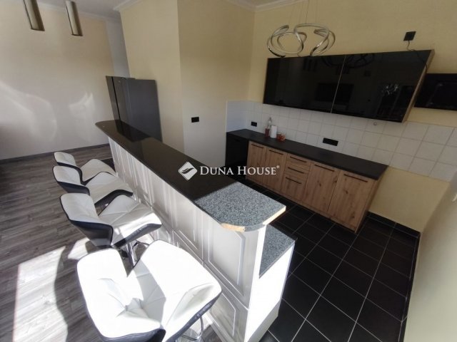 Eladó családi ház, Szentendrén 135 M Ft, 5 szobás