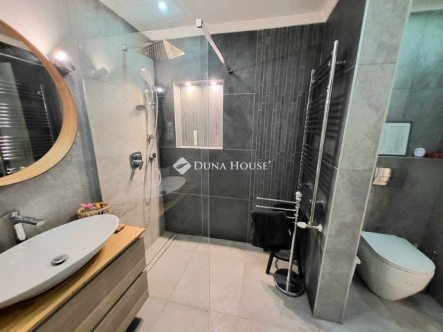 Eladó téglalakás, Budapesten, VI. kerületben 160 M Ft, 3 szobás