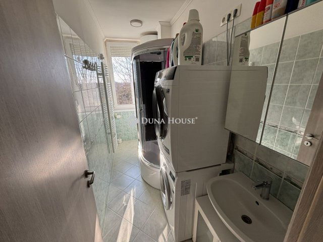 Eladó téglalakás, Tatán, Május 1. úton 49.99 M Ft, 2 szobás