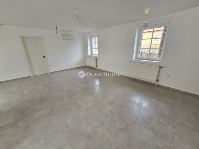 Eladó családi ház, Szabadbattyánban 79.6 M Ft, 4 szobás