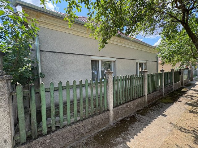 Eladó családi ház, Csöglén 19.9 M Ft, 4 szobás