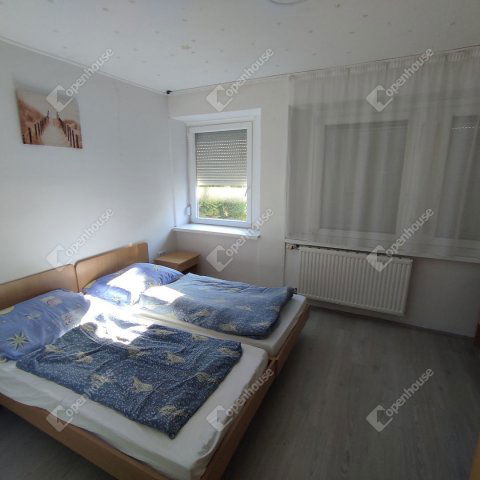 Eladó téglalakás, Celldömölkön 36.5 M Ft, 4 szobás