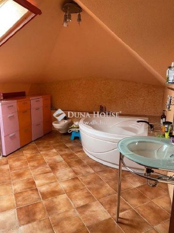 Eladó családi ház, Diósdon 239 M Ft, 1 szobás