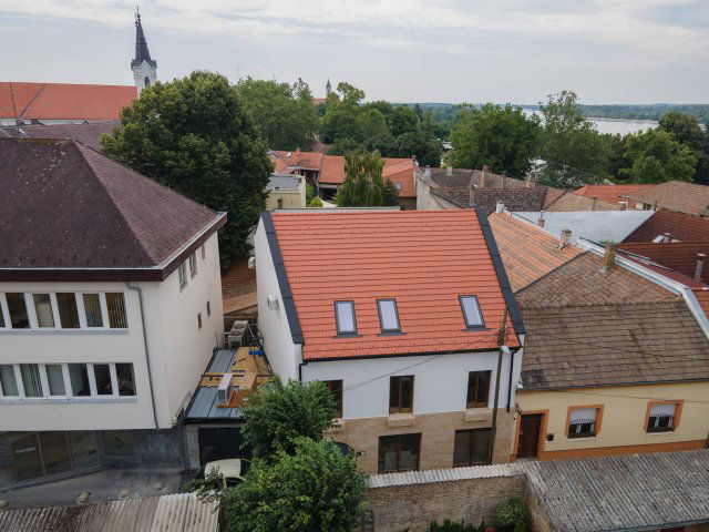 Eladó téglalakás, Vácon 76.5 M Ft, 2 szobás