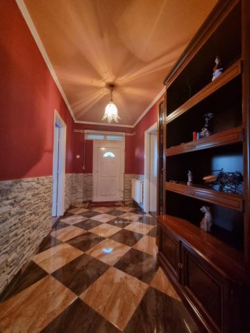 Eladó családi ház, Pápán 64.9 M Ft, 4+1 szobás