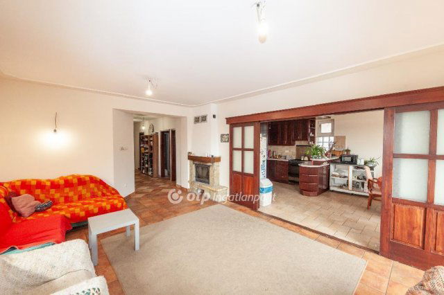 Eladó családi ház, Csömörön 299 M Ft, 4+1 szobás