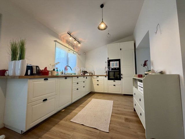 Eladó családi ház, Balatonfüreden 129.9 M Ft, 5 szobás