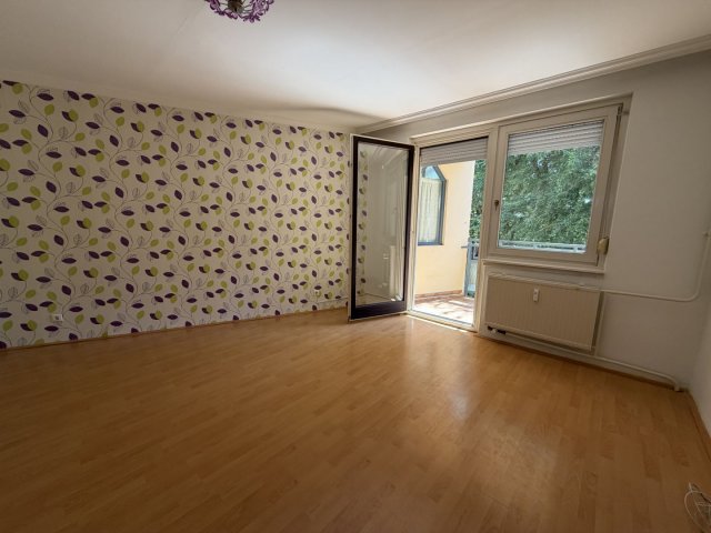Kiadó panellakás, albérlet, Debrecenben 200 E Ft / hó, 3 szobás