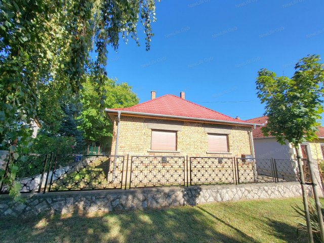 Eladó családi ház, Győrött 66.5 M Ft, 3 szobás