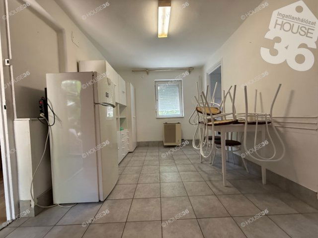 Eladó családi ház, Kecskeméten 24.9 M Ft, 2 szobás