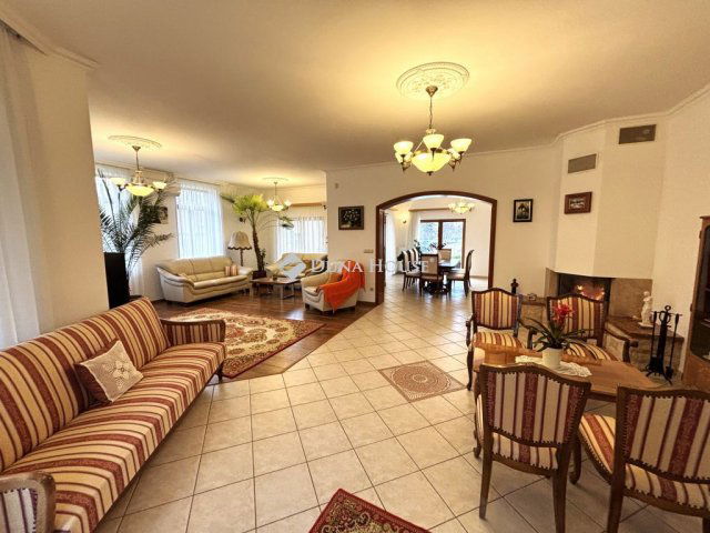 Eladó családi ház, Mosonmagyaróváron 269 M Ft, 4 szobás