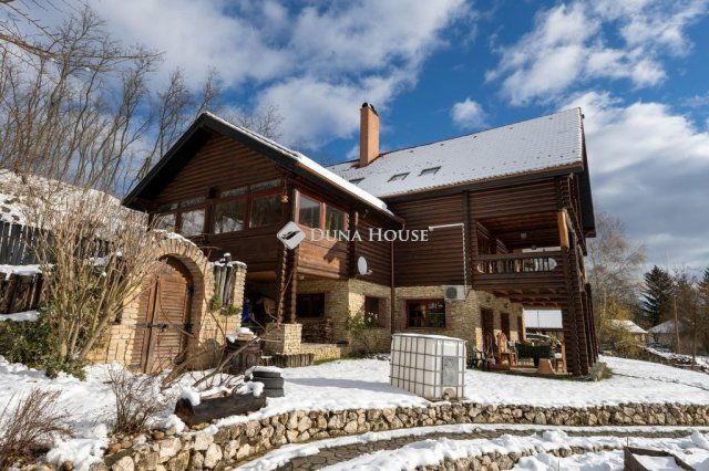 Eladó családi ház, Nőtincsen 1276.74 M Ft, 8 szobás